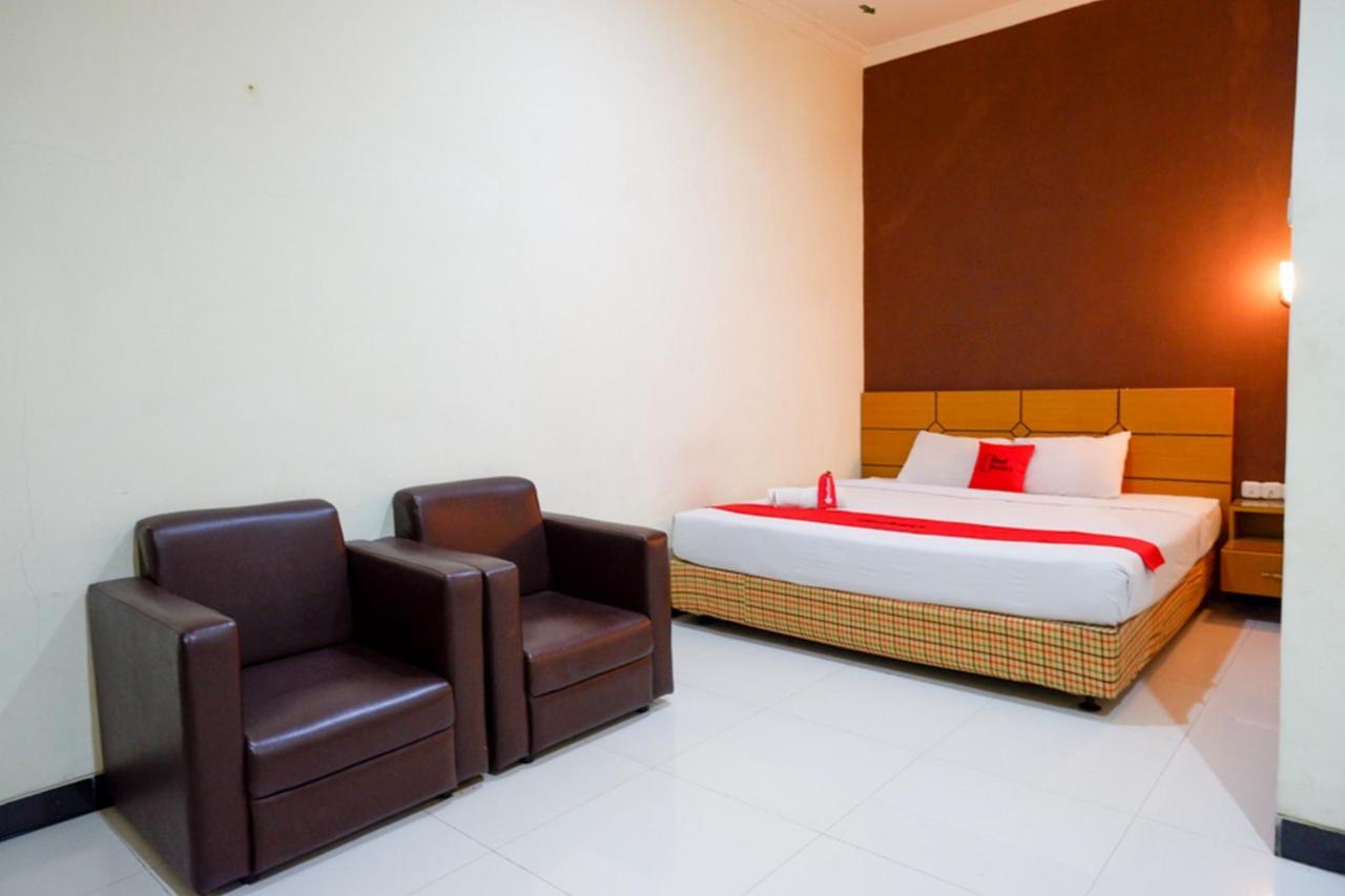 Reddoorz Near Monumen Habibi Ainun Hotell Parepare Eksteriør bilde